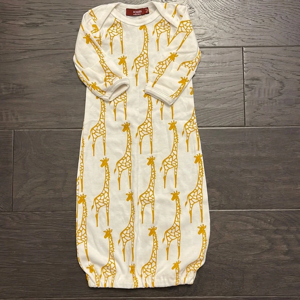 Milk Barn EUC Infant Sleeper Onesie Giraffes size 0-3 months